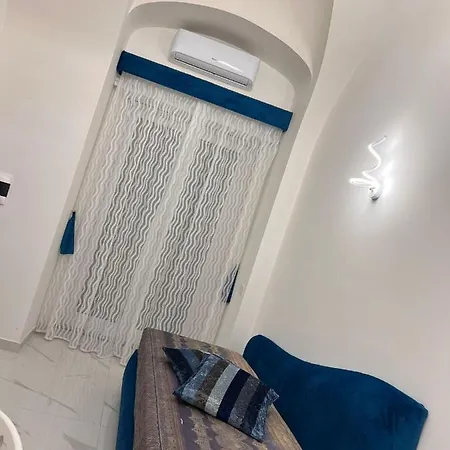 La Dolce Casa Della Poesia * ナポリ